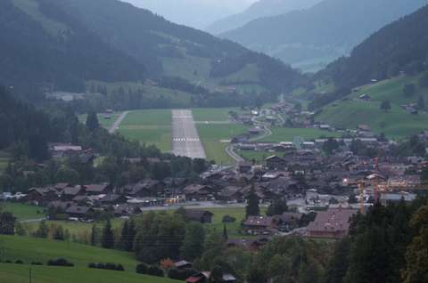 萨嫩机场 (瑞士 伯尔尼州 萨嫩)