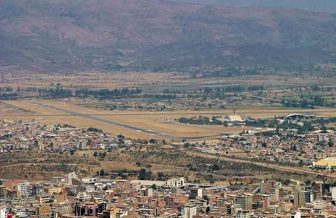 “豪尔赫·维尔斯特曼”国际机场 (玻利维亚 科恰班巴省 塞尔卡多县 科恰班巴)