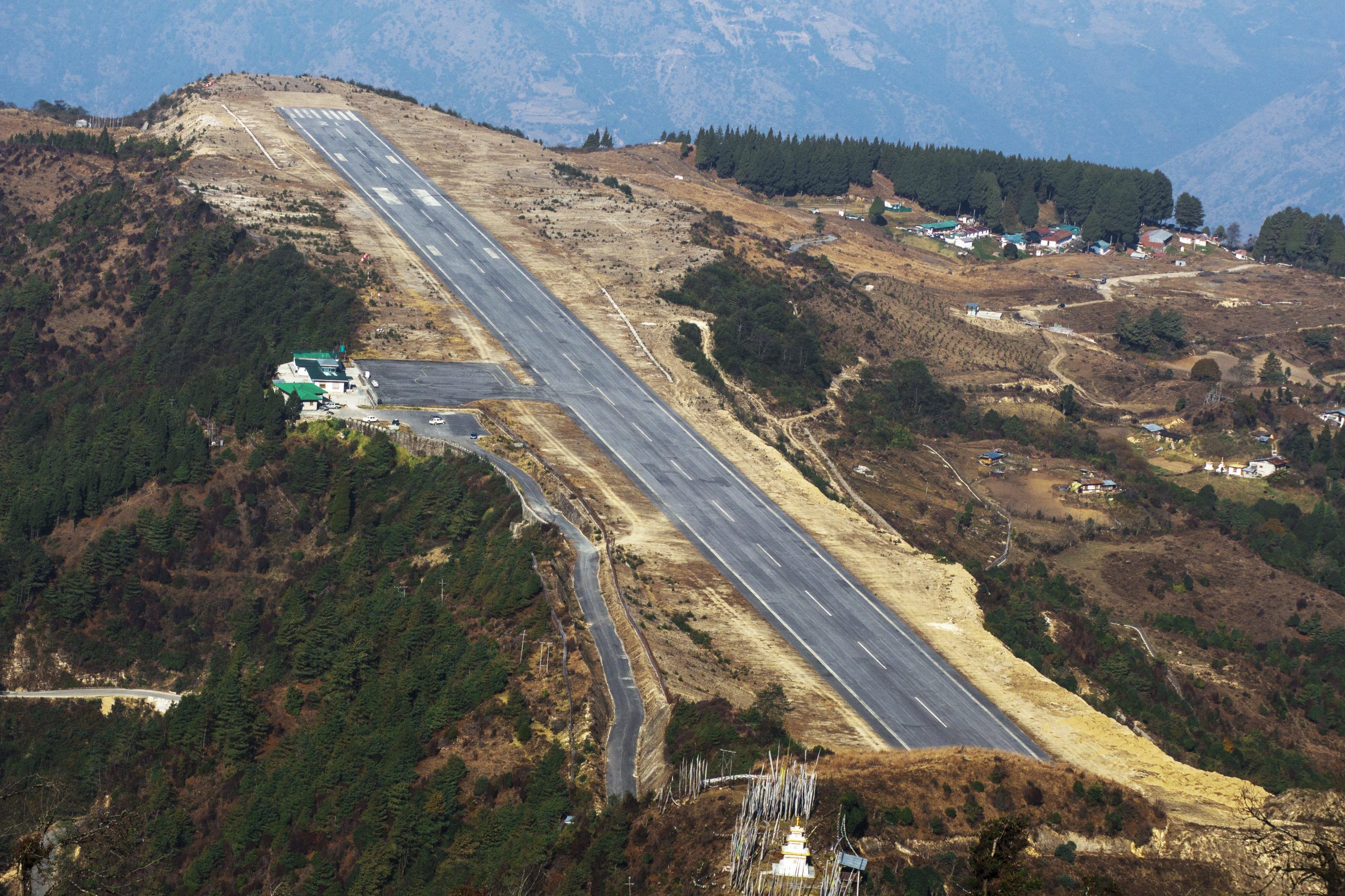 永普国内机场 (不丹 塔希冈宗 塔希冈)