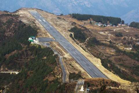 永普国内机场 (不丹 塔希冈宗 塔希冈)