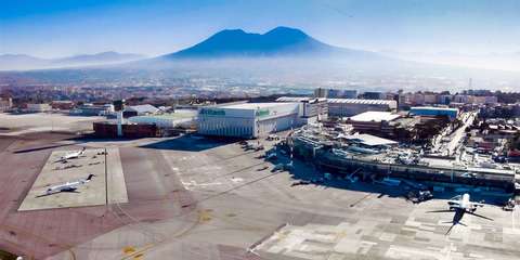 那不勒斯－卡波迪基诺国际机场 (意大利 坎帕尼亚大区 那不勒斯)