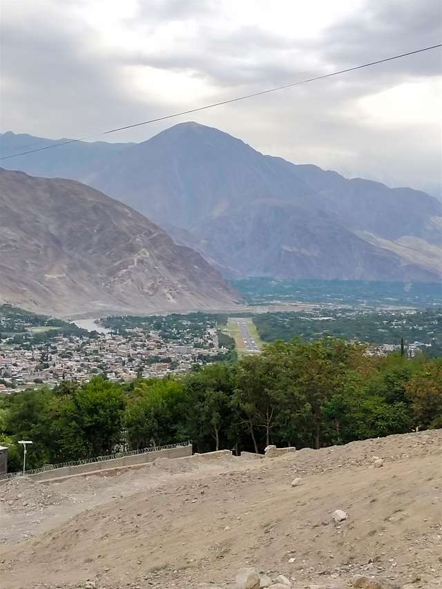 吉尔吉特机场 (巴基斯坦 吉尔吉特-巴尔蒂斯坦省 吉尔吉特)