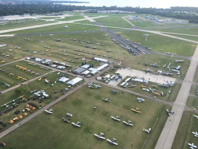 惠特曼区域机场 (美国 威斯康星州 温纳贝戈县 奥什科什)